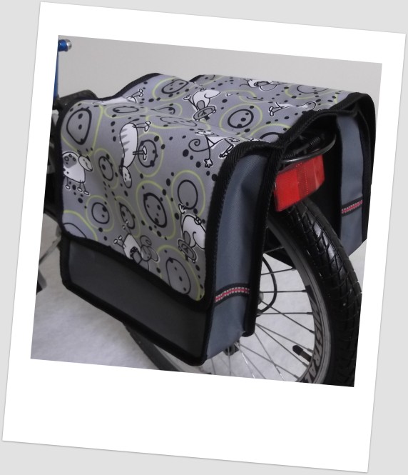 Baby-Joy Fahrradtasche JOY Kinderfahrradtasche Satteltasche Gepäckträgertasche 2 x 5 Liter 38 Comic Grey